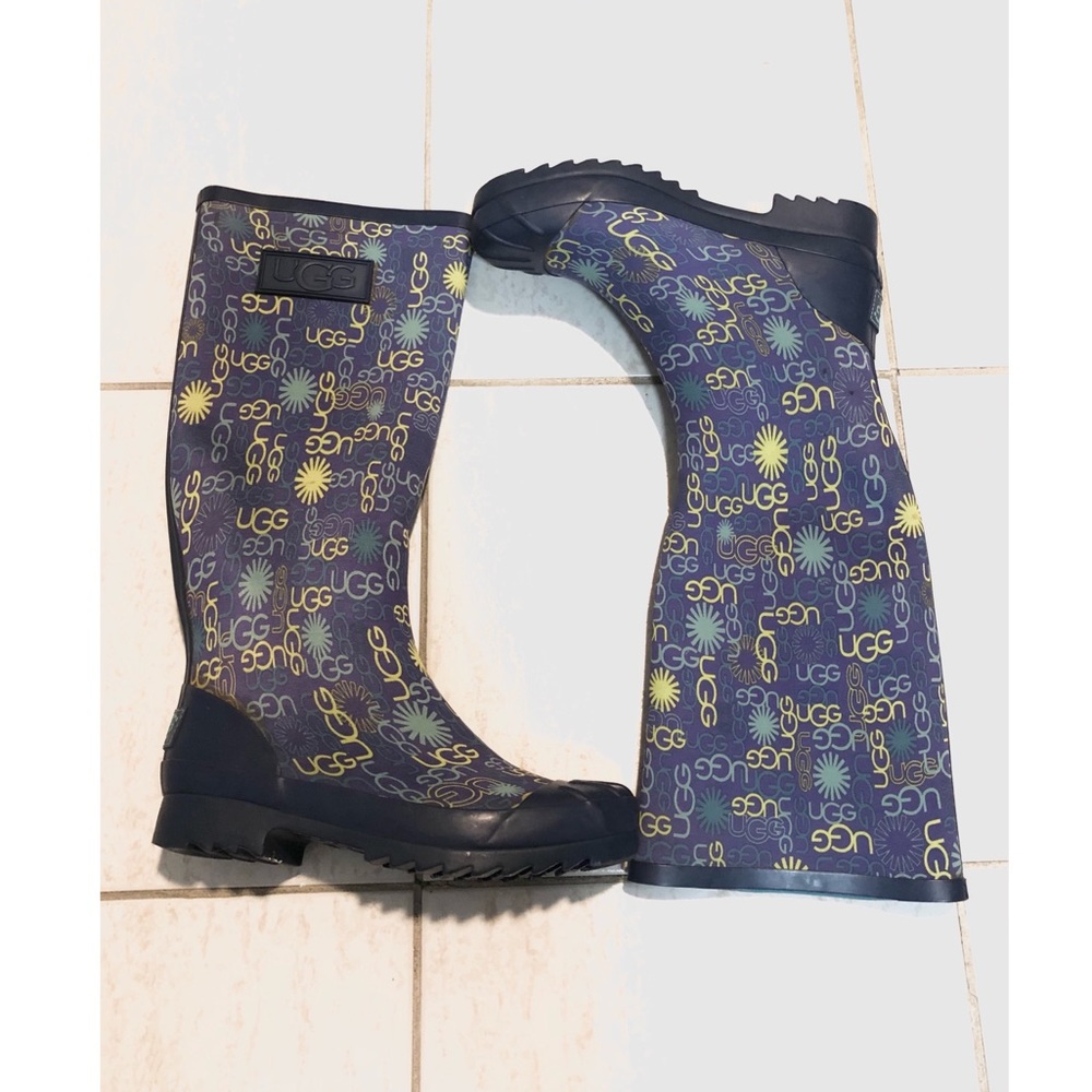 UGG rain boots 💙